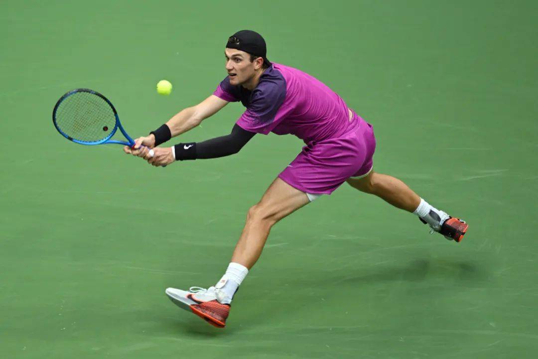 个令人耳目 个令人耳目